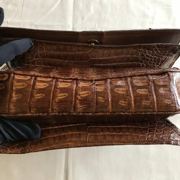 IRV Crocodile Vintage Leather Bag with Adjustable Strap - Picture 15 of 15